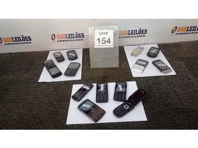 LOTE 154 - 01 LOTE COM VÁRIOS CELULARES MARCAS E MODELOS DIVERSOS. (NO ESTADO) ATENÇÃO! FAZER A VISITAÇÃO ANTES DE ARREMATAR, NÃO SABEMOS SE FUNCIONA, LEILÃO NÃO TEM GARANTIA E NEM DEVOLUÇÃO, SUJEITO A POSSÍVEIS AVARIAS VISÍVEIS/OCULTAS E/OU AUSÊNCIA DE COMPONENTES.