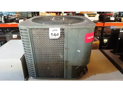 LOTE 144 - 01 CONDENSADORA MARCA KOMECO. (NO ESTADO) ATENÇÃO! FAZER A VISITAÇÃO ANTES DE ARREMATAR, NÃO SABEMOS SE FUNCIONA, LEILÃO NÃO TEM GARANTIA E NEM DEVOLUÇÃO, SUJEITO A POSSÍVEIS AVARIAS VISÍVEIS/OCULTAS E/OU AUSÊNCIA DE COMPONENTES.