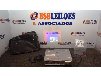 LOTE 016 - 01 PROJETOR HITACHI XVGA COM CABOS E MALETA. (NO ESTADO) ATENÇÃO! FAZER A VISITAÇÃO ANTES DE ARREMATAR, NÃO SABEMOS SE FUNCIONA, LEILÃO NÃO TEM GARANTIA E NEM DEVOLUÇÃO, SUJEITO A POSSÍVEIS AVARIAS VISÍVEIS/OCULTAS E/OU AUSÊNCIA DE COMPONENTES.