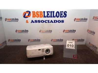 LOTE 010 - 01 PROJETOR NEC. (NO ESTADO) ATENÇÃO! FAZER A VISITAÇÃO ANTES DE ARREMATAR, NÃO SABEMOS SE FUNCIONA, LEILÃO NÃO TEM GARANTIA E NEM DEVOLUÇÃO, SUJEITO A POSSÍVEIS AVARIAS VISÍVEIS/OCULTAS E/OU AUSÊNCIA DE COMPONENTES.