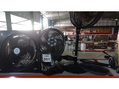 LOTE 001 - 04 VENTILADORES DE MARCA E MODELOS DIVERSOS. (NO ESTADO) ATENÇÃO! FAZER A VISITAÇÃO ANTES DE ARREMATAR, NÃO SABEMOS SE FUNCIONA, LEILÃO NÃO TEM GARANTIA E NEM DEVOLUÇÃO, SUJEITO A POSSÍVEIS AVARIAS VISÍVEIS/OCULTAS E/OU AUSÊNCIA DE COMPONENTES.
