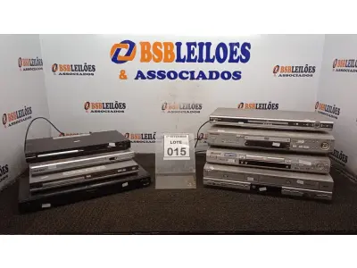 LOTE 015 - 06 APARELHOS DE DVD, 01 BLU RAY E 01 APARELHO DE VÍDEO CASSETE. (NO ESTADO) ATENÇÃO! FAZER A VISITAÇÃO ANTES DE ARREMATAR, NÃO SABEMOS SE FUNCIONA, LEILÃO NÃO TEM GARANTIA E NEM DEVOLUÇÃO, SUJEITO A POSSÍVEIS AVARIAS VISÍVEIS/OCULTAS E/OU AUSÊNCIA DE COMPONENTES.