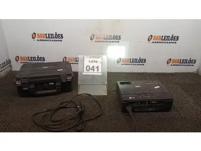 LOTE 041 - 01 PROJETOR MARCA LG COM CASE. (NO ESTADO) ATENÇÃO! FAZER A VISITAÇÃO ANTES DE ARREMATAR, NÃO SABEMOS SE FUNCIONA, LEILÃO NÃO TEM GARANTIA E NEM DEVOLUÇÃO, SUJEITO A POSSÍVEIS AVARIAS VISÍVEIS/OCULTAS E/OU AUSÊNCIA DE COMPONENTES.