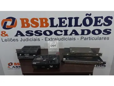 LOTE 064 - 01 PROJETOR, 02 SWITCHES E 01 MIXER AMPLIFICADOR. (NO ESTADO) ATENÇÃO! FAZER A VISITAÇÃO ANTES DE ARREMATAR, NÃO SABEMOS SE FUNCIONA, LEILÃO NÃO TEM GARANTIA E NEM DEVOLUÇÃO, SUJEITO A POSSÍVEIS AVARIAS VISÍVEIS/OCULTAS E/OU AUSÊNCIA DE COMPONENTES.