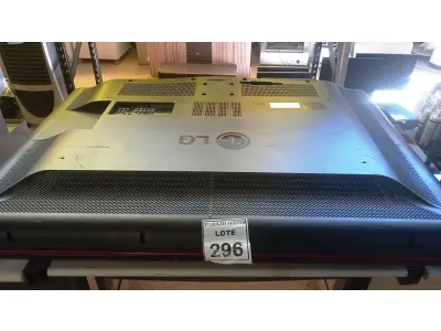 LOTE 296 - 02 TVS LCD 52’’ MARCA LG COM AVARIAS. (NO ESTADO) ATENÇÃO! FAZER A VISITAÇÃO ANTES DE ARREMATAR, NÃO SABEMOS SE FUNCIONA, LEILÃO NÃO TEM GARANTIA E NEM DEVOLUÇÃO, SUJEITO A POSSÍVEIS AVARIAS VISÍVEIS/OCULTAS E/OU AUSÊNCIA DE COMPONENTES.