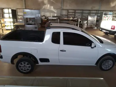 LOTE 404 - 01 VW SAVEIRO 1.6 CE FLEX, COR BRANCA ANO 2014/2015. (NO ESTADO) ATENÇÃO! FAZER A VISITAÇÃO ANTES DE ARREMATAR, NÃO SABEMOS SE FUNCIONA, LEILÃO NÃO TEM GARANTIA E NEM DEVOLUÇÃO, SUJEITO A POSSÍVEIS AVARIAS VISÍVEIS/OCULTAS E/OU AUSÊNCIA DE COMPONENTES.