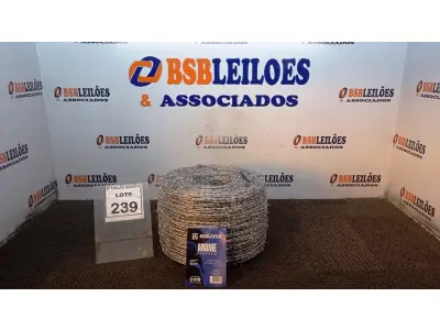LOTE 239 - 01 ROLO DE ARAME FARPADO COM 500M. (NO ESTADO) ATENÇÃO! FAZER A VISITAÇÃO ANTES DE ARREMATAR, NÃO SABEMOS SE FUNCIONA, LEILÃO NÃO TEM GARANTIA E NEM DEVOLUÇÃO, SUJEITO A POSSÍVEIS AVARIAS VISÍVEIS/OCULTAS E/OU AUSÊNCIA DE COMPONENTES.