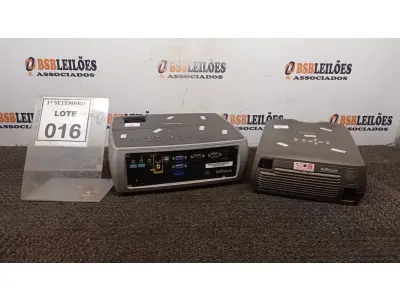 LOTE 016 - 02 PROJETORES MARCA INFOCUS. (NO ESTADO) ATENÇÃO! FAZER A VISITAÇÃO ANTES DE ARREMATAR, NÃO SABEMOS SE FUNCIONA, LEILÃO NÃO TEM GARANTIA E NEM DEVOLUÇÃO, SUJEITO A POSSÍVEIS AVARIAS VISÍVEIS/OCULTAS E/OU AUSÊNCIA DE COMPONENTES.