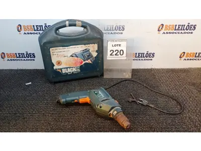LOTE 220 - 01 FURADEIRA MARCA BLACK&DECKER COM CASE. (NO ESTADO) ATENÇÃO! FAZER A VISITAÇÃO ANTES DE ARREMATAR, NÃO SABEMOS SE FUNCIONA, LEILÃO NÃO TEM GARANTIA E NEM DEVOLUÇÃO, SUJEITO A POSSÍVEIS AVARIAS VISÍVEIS/OCULTAS E/OU AUSÊNCIA DE COMPONENTES.