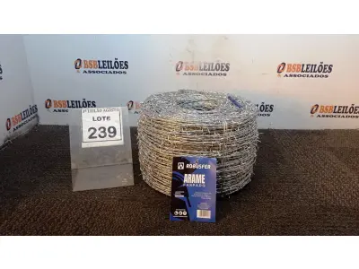 LOTE 239 - 01 ROLO DE ARAME FARPADO COM 500M. (NO ESTADO) ATENÇÃO! FAZER A VISITAÇÃO ANTES DE ARREMATAR, NÃO SABEMOS SE FUNCIONA, LEILÃO NÃO TEM GARANTIA E NEM DEVOLUÇÃO, SUJEITO A POSSÍVEIS AVARIAS VISÍVEIS/OCULTAS E/OU AUSÊNCIA DE COMPONENTES.