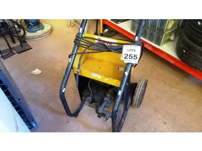 LOTE 255 - 01 LAVADORA DE ALTA PRESSÃO. (NO ESTADO) ATENÇÃO! FAZER A VISITAÇÃO ANTES DE ARREMATAR, NÃO SABEMOS SE FUNCIONA, LEILÃO NÃO TEM GARANTIA E NEM DEVOLUÇÃO, SUJEITO A POSSÍVEIS AVARIAS VISÍVEIS/OCULTAS E/OU AUSÊNCIA DE COMPONENTES.