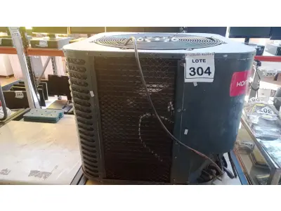 LOTE 304 - 01 CONDENSADORA MARCA KOMECO. (NO ESTADO) ATENÇÃO! FAZER A VISITAÇÃO ANTES DE ARREMATAR, NÃO SABEMOS SE FUNCIONA, LEILÃO NÃO TEM GARANTIA E NEM DEVOLUÇÃO, SUJEITO A POSSÍVEIS AVARIAS VISÍVEIS/OCULTAS E/OU AUSÊNCIA DE COMPONENTES.