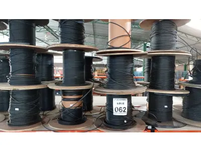 LOTE 062 - 01 LOTE COM GRANDES QUANTIDADES DE ROLOS DE CABOS PARA TV. (NO ESTADO) ATENÇÃO! FAZER A VISITAÇÃO ANTES DE ARREMATAR, NÃO SABEMOS SE FUNCIONA, LEILÃO NÃO TEM GARANTIA E NEM DEVOLUÇÃO, SUJEITO A POSSÍVEIS AVARIAS VISÍVEIS/OCULTAS E/OU AUSÊNCIA DE COMPONENTES.