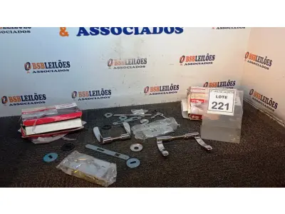 LOTE 221 - 02 FECHADURAS MARCA LA FONTE. (NO ESTADO) ATENÇÃO! FAZER A VISITAÇÃO ANTES DE ARREMATAR, NÃO SABEMOS SE FUNCIONA, LEILÃO NÃO TEM GARANTIA E NEM DEVOLUÇÃO, SUJEITO A POSSÍVEIS AVARIAS VISÍVEIS/OCULTAS E/OU AUSÊNCIA DE COMPONENTES.