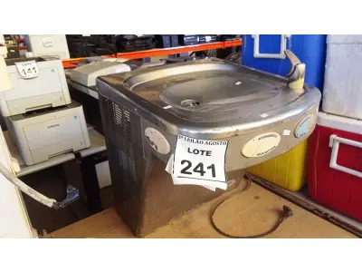 LOTE 241 - 01 BEBEDOURO DE PARE EM INOX MARCA IBBL. (NO ESTADO) ATENÇÃO! FAZER A VISITAÇÃO ANTES DE ARREMATAR, NÃO SABEMOS SE FUNCIONA, LEILÃO NÃO TEM GARANTIA E NEM DEVOLUÇÃO, SUJEITO A POSSÍVEIS AVARIAS VISÍVEIS/OCULTAS E/OU AUSÊNCIA DE COMPONENTES.