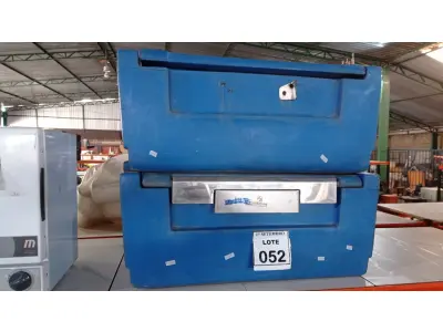 LOTE 052 - 02 CAIXAS TÉRMICAS. (NO ESTADO) ATENÇÃO! FAZER A VISITAÇÃO ANTES DE ARREMATAR, NÃO SABEMOS SE FUNCIONA, LEILÃO NÃO TEM GARANTIA E NEM DEVOLUÇÃO, SUJEITO A POSSÍVEIS AVARIAS VISÍVEIS/OCULTAS E/OU AUSÊNCIA DE COMPONENTES.