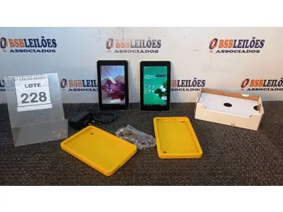 LOTE 228 - 02 TABLETS MARCA CCE COM FONTE. (NO ESTADO) ATENÇÃO! FAZER A VISITAÇÃO ANTES DE ARREMATAR, NÃO SABEMOS SE FUNCIONA, LEILÃO NÃO TEM GARANTIA E NEM DEVOLUÇÃO, SUJEITO A POSSÍVEIS AVARIAS VISÍVEIS/OCULTAS E/OU AUSÊNCIA DE COMPONENTES.