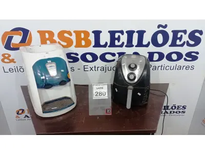 LOTE 280 - 01 FRITADEIRA A AR E 01 PURIFICADOR PARA GARRAFÃO. (NO ESTADO) ATENÇÃO! FAZER A VISITAÇÃO ANTES DE ARREMATAR, NÃO SABEMOS SE FUNCIONA, LEILÃO NÃO TEM GARANTIA E NEM DEVOLUÇÃO, SUJEITO A POSSÍVEIS AVARIAS VISÍVEIS/OCULTAS E/OU AUSÊNCIA DE COMPONENTES.