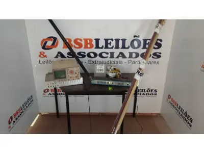 LOTE 046 - 01 OSCILOSCÓPIO ANALÓGICO, 02 EQUALIZADORES E 03 VARÕES PARA CORTINA E VÁRIOS ACESSÓRIOS. (NO ESTADO) ATENÇÃO! FAZER A VISITAÇÃO ANTES DE ARREMATAR, NÃO SABEMOS SE FUNCIONA, LEILÃO NÃO TEM GARANTIA E NEM DEVOLUÇÃO, SUJEITO A POSSÍVEIS AVARIAS VISÍVEIS/OCULTAS E/OU AUSÊNCIA DE COMPONENTES.