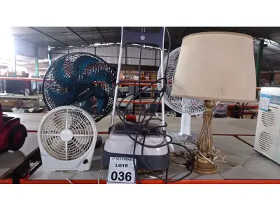 LOTE 036 - 03 VENTILADORES MARCAS E MODELOS DIVERSOS, 01 ABAJUR E 01 ENCERADEIRA MARCA ELECTROLUX. (NO ESTADO) ATENÇÃO! FAZER A VISITAÇÃO ANTES DE ARREMATAR, NÃO SABEMOS SE FUNCIONA, LEILÃO NÃO TEM GARANTIA E NEM DEVOLUÇÃO, SUJEITO A POSSÍVEIS AVARIAS VISÍVEIS/OCULTAS E/OU AUSÊNCIA DE COMPONENTES.