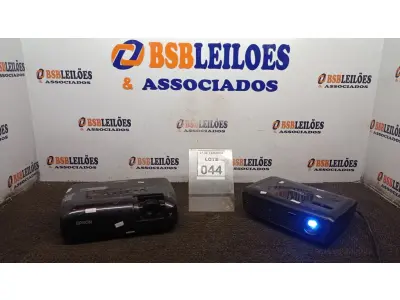 LOTE 044 - 01 PROJETOR MARCA EPSON E 01 PROJETOR MRCA OPTOMA. (NO ESTADO) ATENÇÃO! FAZER A VISITAÇÃO ANTES DE ARREMATAR, NÃO SABEMOS SE FUNCIONA, LEILÃO NÃO TEM GARANTIA E NEM DEVOLUÇÃO, SUJEITO A POSSÍVEIS AVARIAS VISÍVEIS/OCULTAS E/OU AUSÊNCIA DE COMPONENTES.