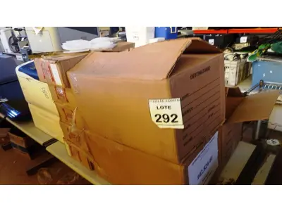 LOTE 292 - 01 LOTE COM GRANDE QUANTIDADE DE ESTOJOS TRANSPARENTES PARA ARMAZENAMENTO DE CDS E GRANDE QUANTIDADE DE SUPORTES PARA PASTAS. (NO ESTADO) ATENÇÃO! FAZER A VISITAÇÃO ANTES DE ARREMATAR, NÃO SABEMOS SE FUNCIONA, LEILÃO NÃO TEM GARANTIA E NEM DEVOLUÇÃO, SUJEITO A POSSÍVEIS AVARIAS VISÍVEIS/OCULTAS E/OU AUSÊNCIA DE COMPONENTES.