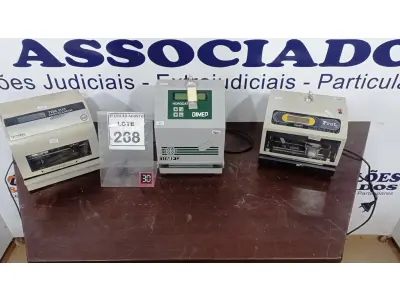 LOTE 268 - 02 RELÓGIOS DE PONTO E 01 PROTOCOLADOR. (NO ESTADO) ATENÇÃO! FAZER A VISITAÇÃO ANTES DE ARREMATAR, NÃO SABEMOS SE FUNCIONA, LEILÃO NÃO TEM GARANTIA E NEM DEVOLUÇÃO, SUJEITO A POSSÍVEIS AVARIAS VISÍVEIS/OCULTAS E/OU AUSÊNCIA DE COMPONENTES.