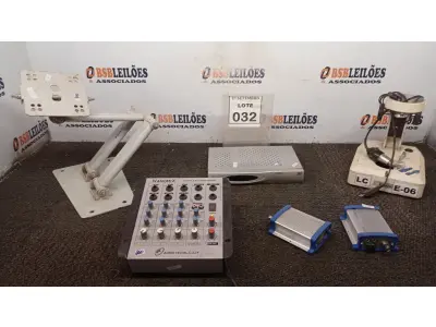 LOTE 032 - 01 RECEPTOR DE SINAL, 02 SERVIDORES DE VÍDEO EM REDE, 1 MESA DE SOM, 01 SUPORTE PARA TV E 01 BASE DE MICROSCÓPIO. (NO ESTADO) ATENÇÃO! FAZER A VISITAÇÃO ANTES DE ARREMATAR, NÃO SABEMOS SE FUNCIONA, LEILÃO NÃO TEM GARANTIA E NEM DEVOLUÇÃO, SUJEITO A POSSÍVEIS AVARIAS VISÍVEIS/OCULTAS E/OU AUSÊNCIA DE COMPONENTES.