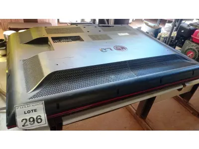 LOTE 296 - 02 TVS LCD 52’’ MARCA LG COM AVARIAS. (NO ESTADO) ATENÇÃO! FAZER A VISITAÇÃO ANTES DE ARREMATAR, NÃO SABEMOS SE FUNCIONA, LEILÃO NÃO TEM GARANTIA E NEM DEVOLUÇÃO, SUJEITO A POSSÍVEIS AVARIAS VISÍVEIS/OCULTAS E/OU AUSÊNCIA DE COMPONENTES.