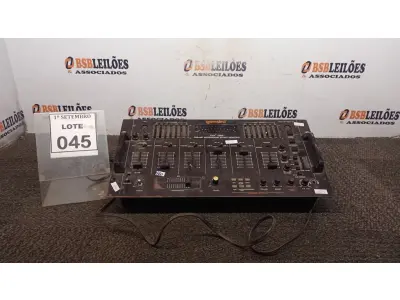 LOTE 045 - 01 MIXER DE DJ PMX 3501. (NO ESTADO) ATENÇÃO! FAZER A VISITAÇÃO ANTES DE ARREMATAR, NÃO SABEMOS SE FUNCIONA, LEILÃO NÃO TEM GARANTIA E NEM DEVOLUÇÃO, SUJEITO A POSSÍVEIS AVARIAS VISÍVEIS/OCULTAS E/OU AUSÊNCIA DE COMPONENTES.
