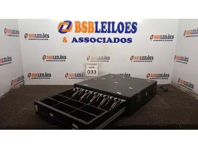 LOTE 033 - 01 GAVETA DE DINHEIRO. (NO ESTADO) ATENÇÃO! FAZER A VISITAÇÃO ANTES DE ARREMATAR, NÃO SABEMOS SE FUNCIONA, LEILÃO NÃO TEM GARANTIA E NEM DEVOLUÇÃO, SUJEITO A POSSÍVEIS AVARIAS VISÍVEIS/OCULTAS E/OU AUSÊNCIA DE COMPONENTES.