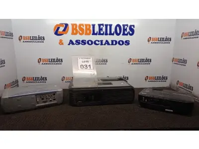 LOTE 031 - 03 PROJETORES MARCAS E MODELOS DIVERSOS. (NO ESTADO) ATENÇÃO! FAZER A VISITAÇÃO ANTES DE ARREMATAR, NÃO SABEMOS SE FUNCIONA, LEILÃO NÃO TEM GARANTIA E NEM DEVOLUÇÃO, SUJEITO A POSSÍVEIS AVARIAS VISÍVEIS/OCULTAS E/OU AUSÊNCIA DE COMPONENTES.