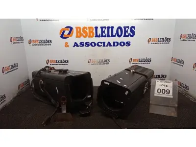 LOTE 009 - 02 REFLETORES PARA PALCO. (NO ESTADO) ATENÇÃO! FAZER A VISITAÇÃO ANTES DE ARREMATAR, NÃO SABEMOS SE FUNCIONA, LEILÃO NÃO TEM GARANTIA E NEM DEVOLUÇÃO, SUJEITO A POSSÍVEIS AVARIAS VISÍVEIS/OCULTAS E/OU AUSÊNCIA DE COMPONENTES.