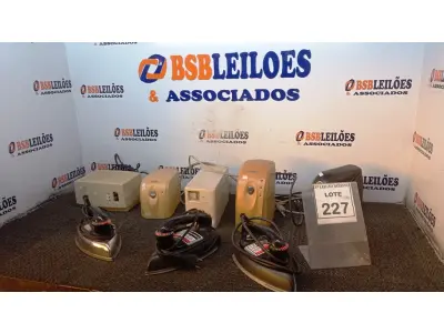 LOTE 227 - 03 FERROS DE PASSAR E 05 ESTABILIZADORES. (NO ESTADO) ATENÇÃO! FAZER A VISITAÇÃO ANTES DE ARREMATAR, NÃO SABEMOS SE FUNCIONA, LEILÃO NÃO TEM GARANTIA E NEM DEVOLUÇÃO, SUJEITO A POSSÍVEIS AVARIAS VISÍVEIS/OCULTAS E/OU AUSÊNCIA DE COMPONENTES.