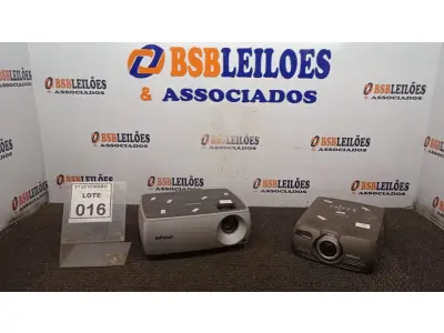 LOTE 016 - 02 PROJETORES MARCA INFOCUS. (NO ESTADO) ATENÇÃO! FAZER A VISITAÇÃO ANTES DE ARREMATAR, NÃO SABEMOS SE FUNCIONA, LEILÃO NÃO TEM GARANTIA E NEM DEVOLUÇÃO, SUJEITO A POSSÍVEIS AVARIAS VISÍVEIS/OCULTAS E/OU AUSÊNCIA DE COMPONENTES.