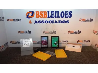 LOTE 228 - 02 TABLETS MARCA CCE COM FONTE. (NO ESTADO) ATENÇÃO! FAZER A VISITAÇÃO ANTES DE ARREMATAR, NÃO SABEMOS SE FUNCIONA, LEILÃO NÃO TEM GARANTIA E NEM DEVOLUÇÃO, SUJEITO A POSSÍVEIS AVARIAS VISÍVEIS/OCULTAS E/OU AUSÊNCIA DE COMPONENTES.