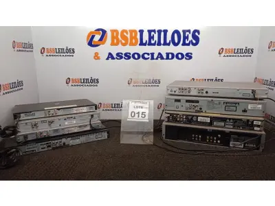 LOTE 015 - 06 APARELHOS DE DVD, 01 BLU RAY E 01 APARELHO DE VÍDEO CASSETE. (NO ESTADO) ATENÇÃO! FAZER A VISITAÇÃO ANTES DE ARREMATAR, NÃO SABEMOS SE FUNCIONA, LEILÃO NÃO TEM GARANTIA E NEM DEVOLUÇÃO, SUJEITO A POSSÍVEIS AVARIAS VISÍVEIS/OCULTAS E/OU AUSÊNCIA DE COMPONENTES.
