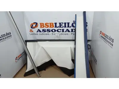 LOTE 060 - 02 TELAS DE PROJEÇÃO RETRATEIS. (NO ESTADO) ATENÇÃO! FAZER A VISITAÇÃO ANTES DE ARREMATAR, NÃO SABEMOS SE FUNCIONA, LEILÃO NÃO TEM GARANTIA E NEM DEVOLUÇÃO, SUJEITO A POSSÍVEIS AVARIAS VISÍVEIS/OCULTAS E/OU AUSÊNCIA DE COMPONENTES.