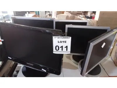 LOTE 011 - 06 MONITORES DE MARCAS E MODELOS DIVERSOS. (NO ESTADO) ATENÇÃO! FAZER A VISITAÇÃO ANTES DE ARREMATAR, NÃO SABEMOS SE FUNCIONA, LEILÃO NÃO TEM GARANTIA E NEM DEVOLUÇÃO, SUJEITO A POSSÍVEIS AVARIAS VISÍVEIS/OCULTAS E/OU AUSÊNCIA DE COMPONENTES.