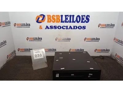 LOTE 033 - 01 GAVETA DE DINHEIRO. (NO ESTADO) ATENÇÃO! FAZER A VISITAÇÃO ANTES DE ARREMATAR, NÃO SABEMOS SE FUNCIONA, LEILÃO NÃO TEM GARANTIA E NEM DEVOLUÇÃO, SUJEITO A POSSÍVEIS AVARIAS VISÍVEIS/OCULTAS E/OU AUSÊNCIA DE COMPONENTES.
