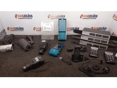 LOTE 019 - 03 SWITCHES 24 PORTAS, 05 CÂMERAS DE MONITORAMENTO DE MODELOS DIVERSOS, 02 FONES OPERADOR, 01 MÁQUINA DE CARTÃO E 01 TELEFONE. (NO ESTADO) ATENÇÃO! FAZER A VISITAÇÃO ANTES DE ARREMATAR, NÃO SABEMOS SE FUNCIONA, LEILÃO NÃO TEM GARANTIA E NEM DEVOLUÇÃO, SUJEITO A POSSÍVEIS AVARIAS VISÍVEIS/OCULTAS E/OU AUSÊNCIA DE COMPONENTES.