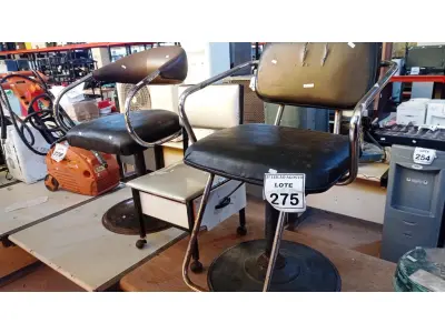 LOTE 275 - 02 CADEIRAS PARA CABELEREIRO E 01 BANCO DE MANICURE. (NO ESTADO) ATENÇÃO! FAZER A VISITAÇÃO ANTES DE ARREMATAR, NÃO SABEMOS SE FUNCIONA, LEILÃO NÃO TEM GARANTIA E NEM DEVOLUÇÃO, SUJEITO A POSSÍVEIS AVARIAS VISÍVEIS/OCULTAS E/OU AUSÊNCIA DE COMPONENTES.