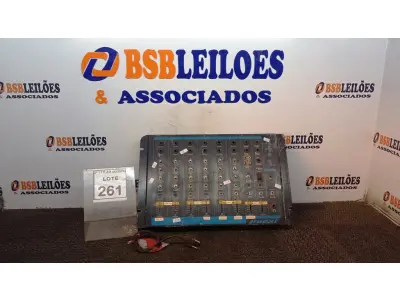 LOTE 261 - 01 MESA DE SOM MARCA ONEAL. (NO ESTADO) ATENÇÃO! FAZER A VISITAÇÃO ANTES DE ARREMATAR, NÃO SABEMOS SE FUNCIONA, LEILÃO NÃO TEM GARANTIA E NEM DEVOLUÇÃO, SUJEITO A POSSÍVEIS AVARIAS VISÍVEIS/OCULTAS E/OU AUSÊNCIA DE COMPONENTES.