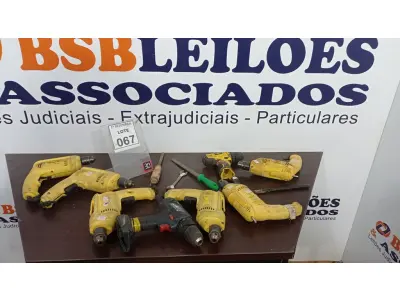 LOTE 067 - 06 FURADEIRAS, 02 PARAFUSADEIRAS COM AVARIAS, 02 LIMAS, 01 CHAVE DE RODA E 02 LIMAS. (NO ESTADO) ATENÇÃO! FAZER A VISITAÇÃO ANTES DE ARREMATAR, NÃO SABEMOS SE FUNCIONA, LEILÃO NÃO TEM GARANTIA E NEM DEVOLUÇÃO, SUJEITO A POSSÍVEIS AVARIAS VISÍVEIS/OCULTAS E/OU AUSÊNCIA DE COMPONENTES.