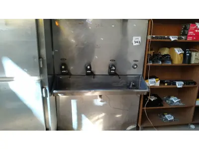 LOTE 343 - 01 BEBEDOURO INDUSTRIAL EM INOX. (NO ESTADO) ATENÇÃO! FAZER A VISITAÇÃO ANTES DE ARREMATAR, NÃO SABEMOS SE FUNCIONA, LEILÃO NÃO TEM GARANTIA E NEM DEVOLUÇÃO, SUJEITO A POSSÍVEIS AVARIAS VISÍVEIS/OCULTAS E/OU AUSÊNCIA DE COMPONENTES.