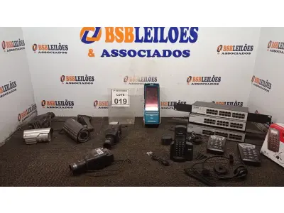 LOTE 019 - 03 SWITCHES 24 PORTAS, 05 CÂMERAS DE MONITORAMENTO DE MODELOS DIVERSOS, 02 FONES OPERADOR, 01 MÁQUINA DE CARTÃO E 01 TELEFONE. (NO ESTADO) ATENÇÃO! FAZER A VISITAÇÃO ANTES DE ARREMATAR, NÃO SABEMOS SE FUNCIONA, LEILÃO NÃO TEM GARANTIA E NEM DEVOLUÇÃO, SUJEITO A POSSÍVEIS AVARIAS VISÍVEIS/OCULTAS E/OU AUSÊNCIA DE COMPONENTES.