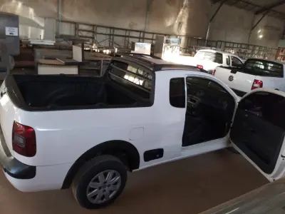 LOTE 404 - 01 VW SAVEIRO 1.6 CE FLEX, COR BRANCA ANO 2014/2015. (NO ESTADO) ATENÇÃO! FAZER A VISITAÇÃO ANTES DE ARREMATAR, NÃO SABEMOS SE FUNCIONA, LEILÃO NÃO TEM GARANTIA E NEM DEVOLUÇÃO, SUJEITO A POSSÍVEIS AVARIAS VISÍVEIS/OCULTAS E/OU AUSÊNCIA DE COMPONENTES.