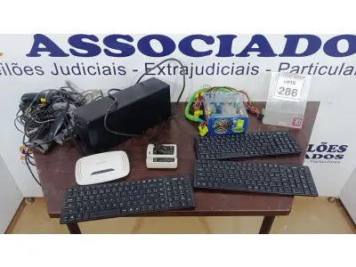 LOTE 286 - 01 NOBREAK, 03 TECLADOS, 01 FONTE DE PC, LEITORAS DE CÓDIGOS DE BARRAS E CABOS DIVERSOS. (NO ESTADO) ATENÇÃO! FAZER A VISITAÇÃO ANTES DE ARREMATAR, NÃO SABEMOS SE FUNCIONA, LEILÃO NÃO TEM GARANTIA E NEM DEVOLUÇÃO, SUJEITO A POSSÍVEIS AVARIAS VISÍVEIS/OCULTAS E/OU AUSÊNCIA DE COMPONENTES.