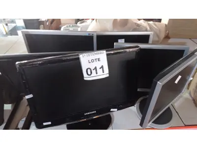 LOTE 011 - 06 MONITORES DE MARCAS E MODELOS DIVERSOS. (NO ESTADO) ATENÇÃO! FAZER A VISITAÇÃO ANTES DE ARREMATAR, NÃO SABEMOS SE FUNCIONA, LEILÃO NÃO TEM GARANTIA E NEM DEVOLUÇÃO, SUJEITO A POSSÍVEIS AVARIAS VISÍVEIS/OCULTAS E/OU AUSÊNCIA DE COMPONENTES.