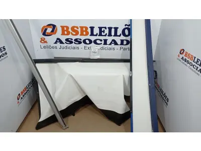 LOTE 060 - 02 TELAS DE PROJEÇÃO RETRATEIS. (NO ESTADO) ATENÇÃO! FAZER A VISITAÇÃO ANTES DE ARREMATAR, NÃO SABEMOS SE FUNCIONA, LEILÃO NÃO TEM GARANTIA E NEM DEVOLUÇÃO, SUJEITO A POSSÍVEIS AVARIAS VISÍVEIS/OCULTAS E/OU AUSÊNCIA DE COMPONENTES.